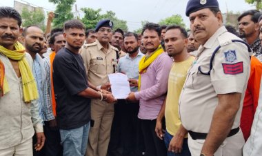 साथ रहने का दबाव बनाने पर प्रेमी ने गला घोंटकर की थी हत्या, थाने का घेराव, आरोपित गिरफ्तार