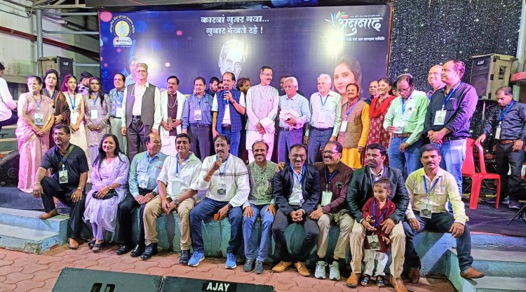 गीतों के राजकुमार प्रसिद्ध कवि व गीतकार नीरज की यादों में डूबे श्रोता