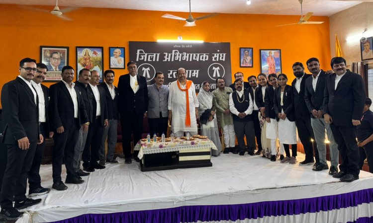 अभिभाषक संघ के नवनिर्वाचित पदाधिकारियों व कार्यकारिणी सदस्यों ने पदभार ग्रहण किया