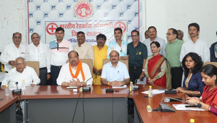 कैबिनेट मंत्री ने दिलाई रेडक्रॉस सोसायटी के संचालक मंडल को शपथ,  कहा बड़ी सोच के साथ काम करें