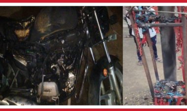 पेट्रोल डालकर लगाई आग, गरबा पंडाल के खंबे पर लगे सजावट के कपड़े व बाइक जली, करंट से बालिका की मौत