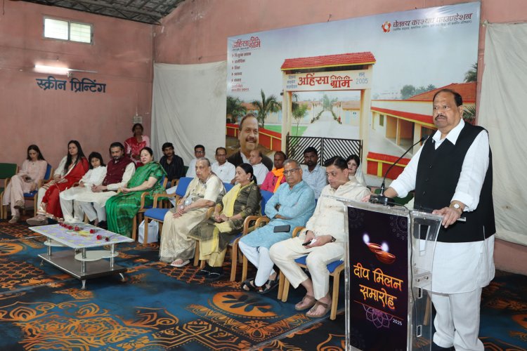 अहिंसा ग्राम में निवासरत परिवार जीवन में आए बदलाव को निरंतर रखें, बच्चों को पढ़ाई-लिखाई में आगे बढ़ाएं- मंत्री काश्यप